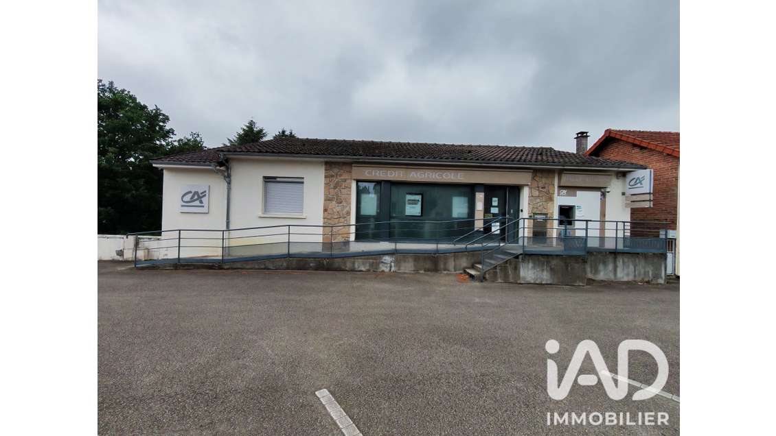 Local commercial à Saint Laurent sur Forre
