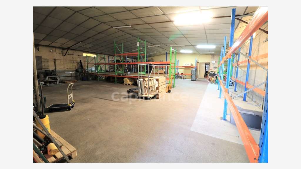 Entrepôt 400m² à vendre à Saint-Léger-Sur-Dheune 