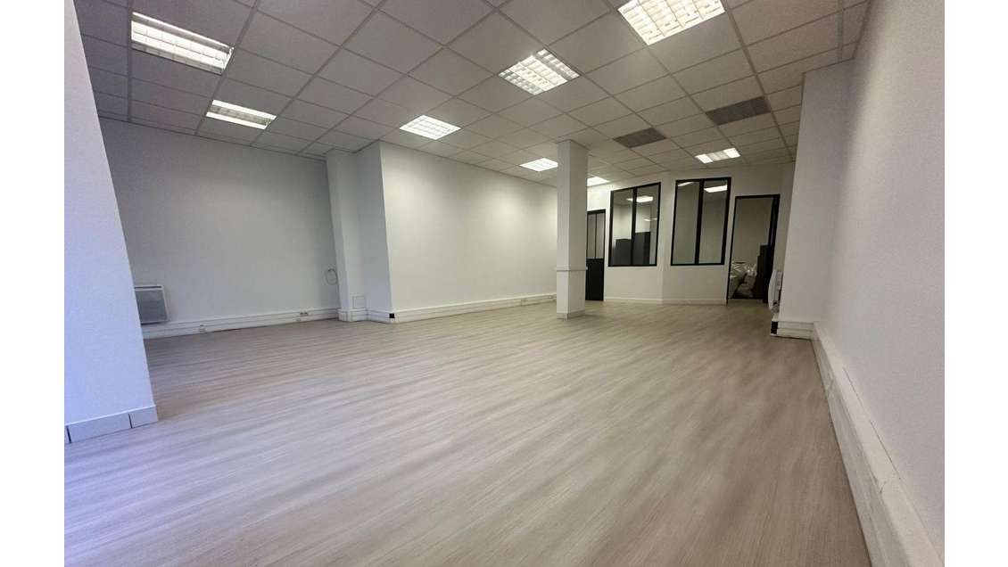 Vente local commercial rénové 87m² à Saint-Mandé