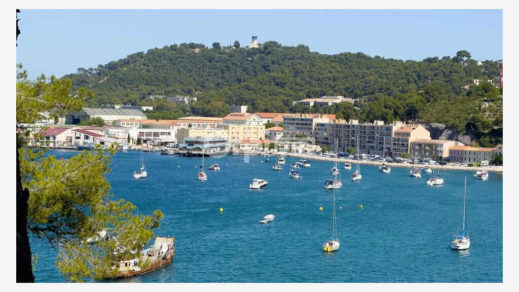 AV local commercial 35m² front de mer St-Mandrier