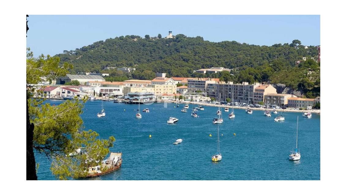 AV local commercial 35m² front de mer St-Mandrier