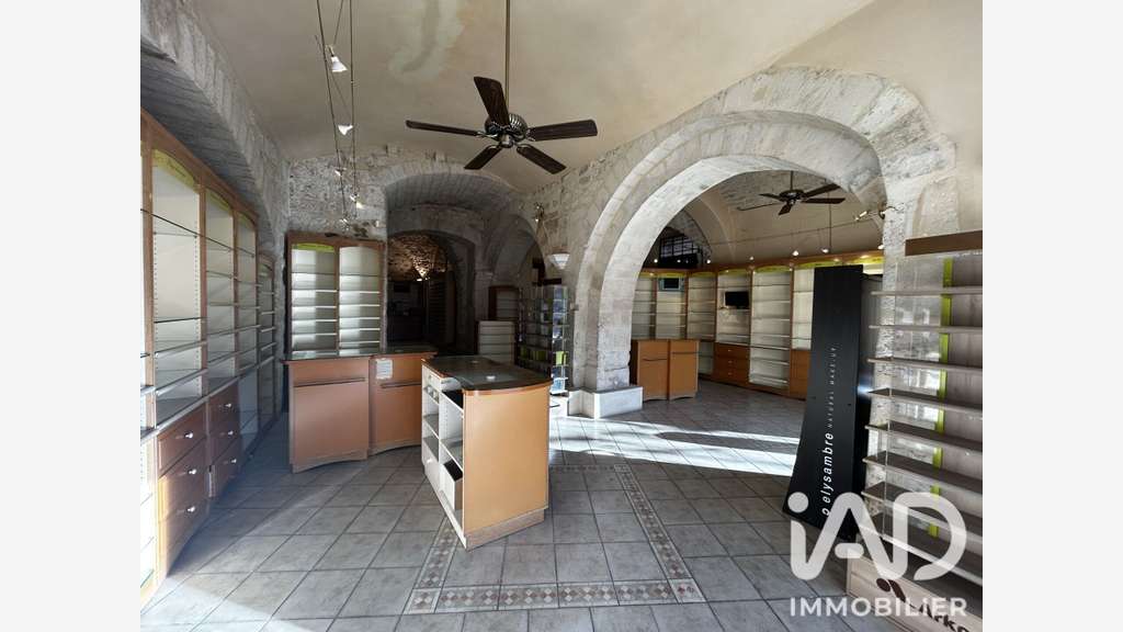Vente local commercial 147m² à St-Marcel-d'Ardèche
