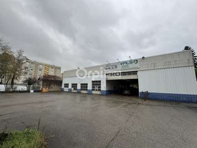 Local commercial 1500m² à vendre à Saint-Marcellin
