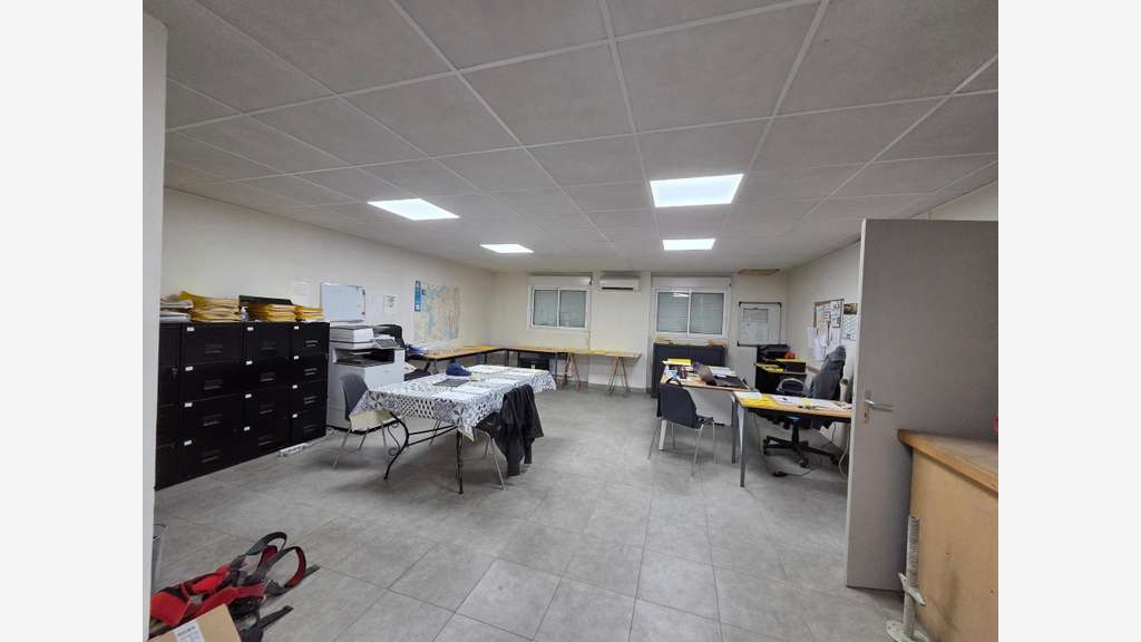 Vente local commercial de 620m² à Saint-Mariens