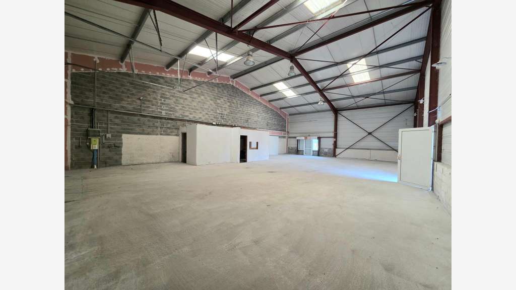 Vente local commercial de 620m² à Saint-Mariens