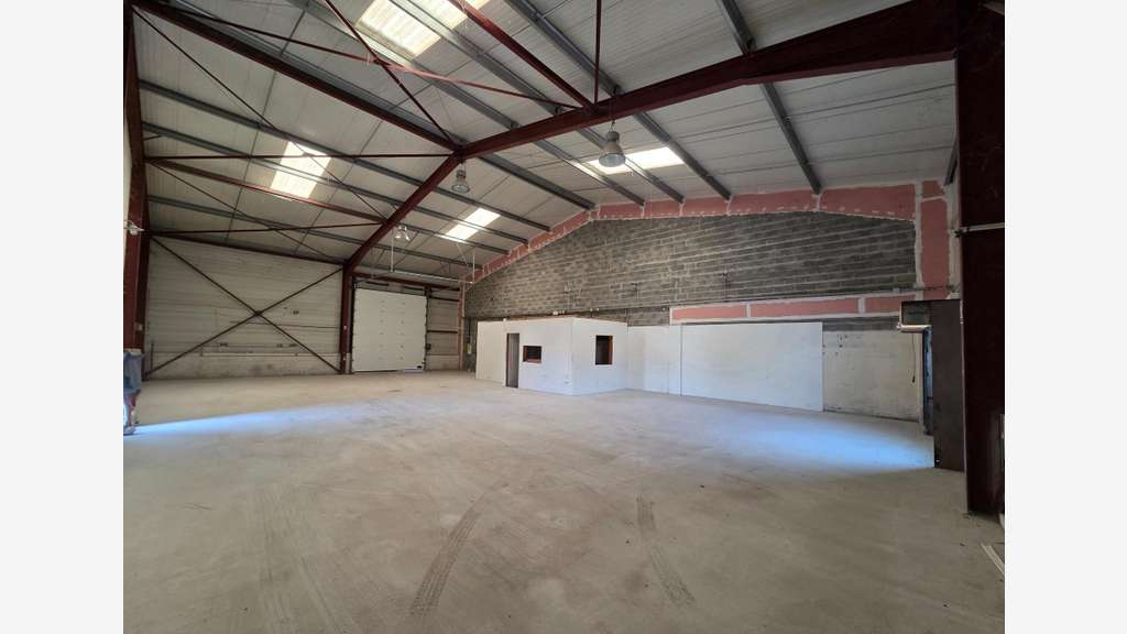 Vente local commercial de 620m² à Saint-Mariens