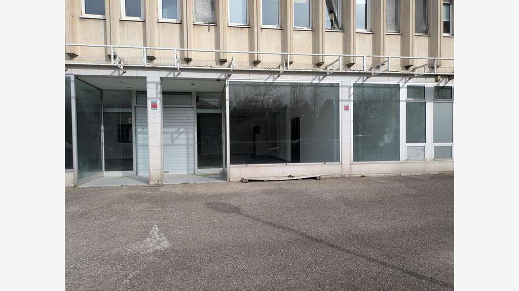 Local 167m² à vendre à Saint-Martin-le-Vinoux
