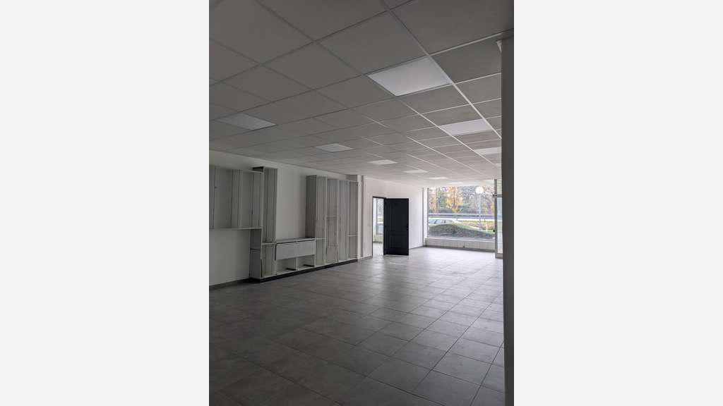 Local 167m² à vendre à Saint-Martin-le-Vinoux