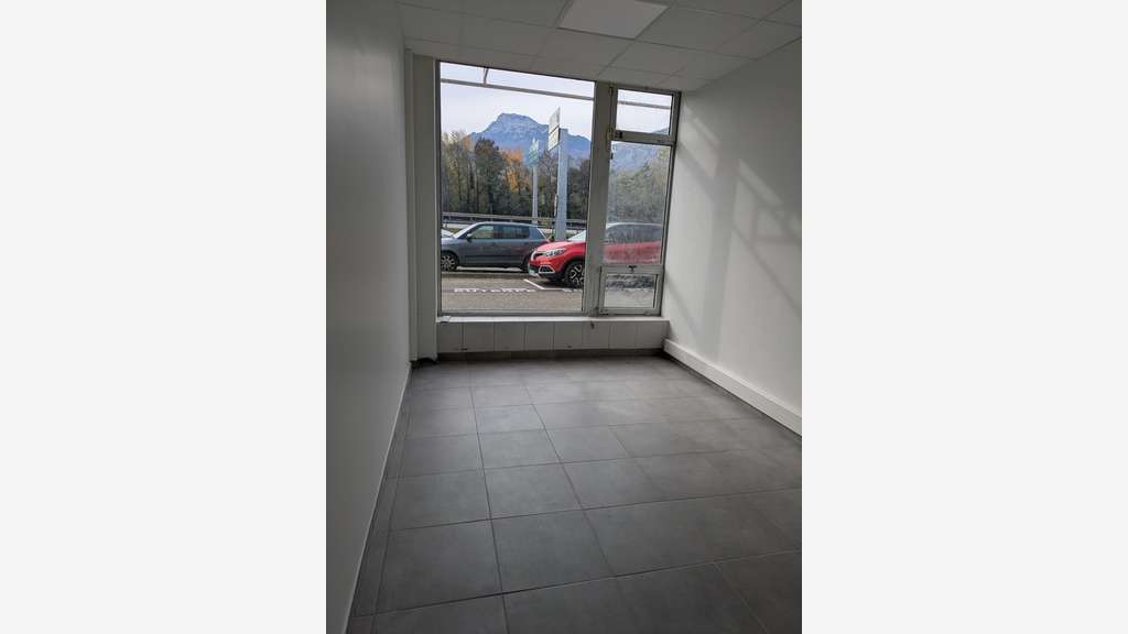 Local 167m² à vendre à Saint-Martin-le-Vinoux
