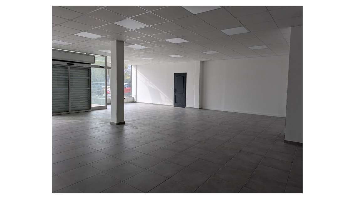 Local 167m² à vendre à Saint-Martin-le-Vinoux