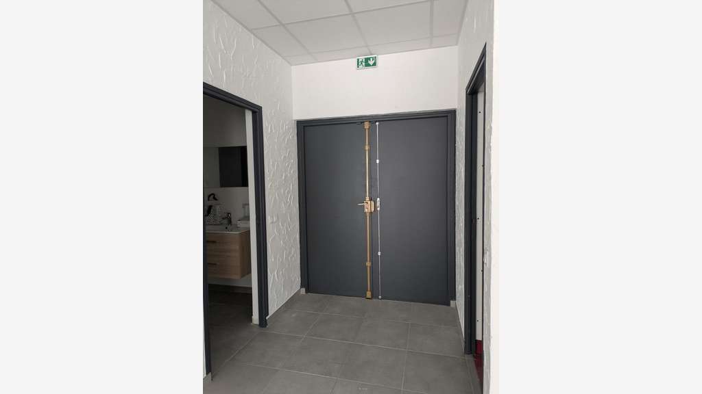 Local 167m² à vendre à Saint-Martin-le-Vinoux