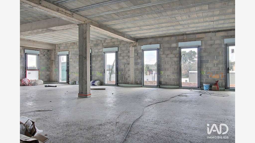 Murs neufs 145m² à Saint-Maximin-la-Sainte-Baume