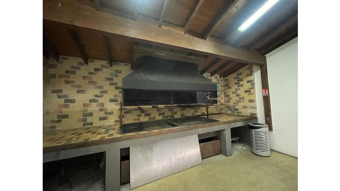 Vente murs commerciaux 800m² sur 5000m² à Mérignac