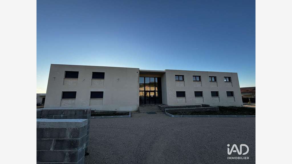 Local commercial à Saint-Mitre-les-Remparts