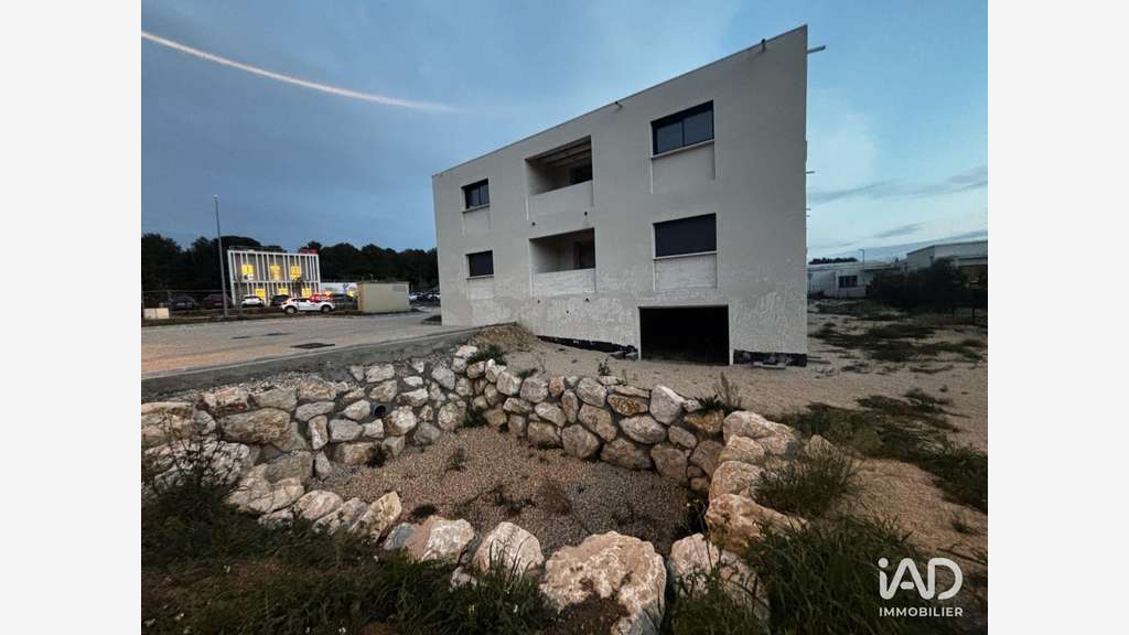 Local commercial à Saint-Mitre-les-Remparts