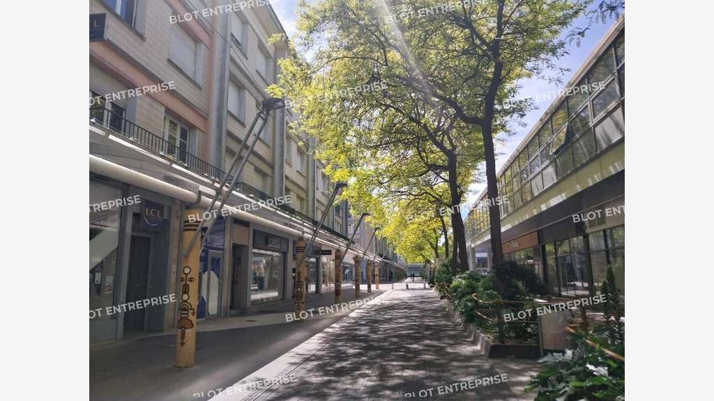 A vendre locaux commerciaux 175m² à Saint-Nazaire
