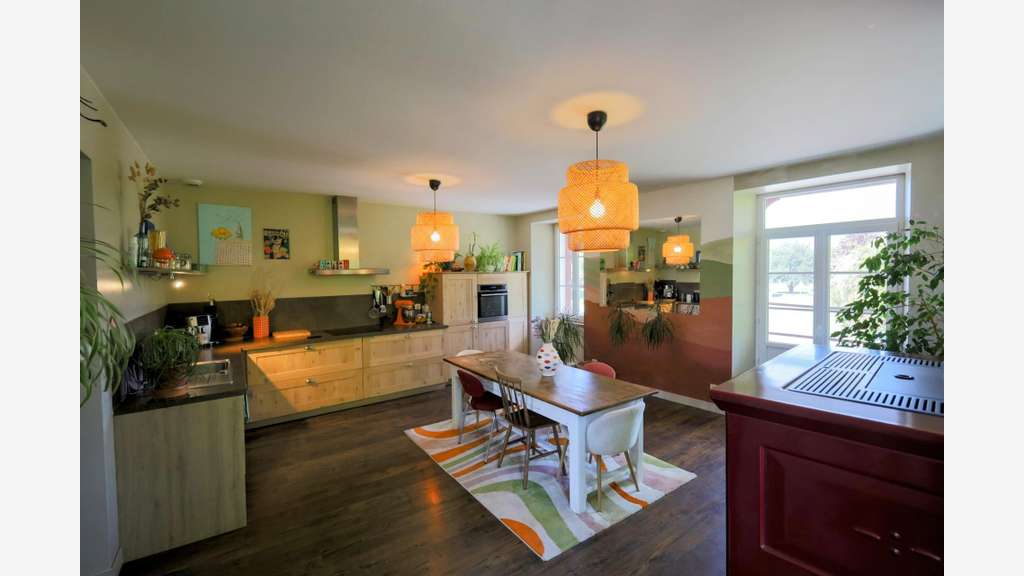 Local 31m², réserve, bureau, cave à Saint-Palais