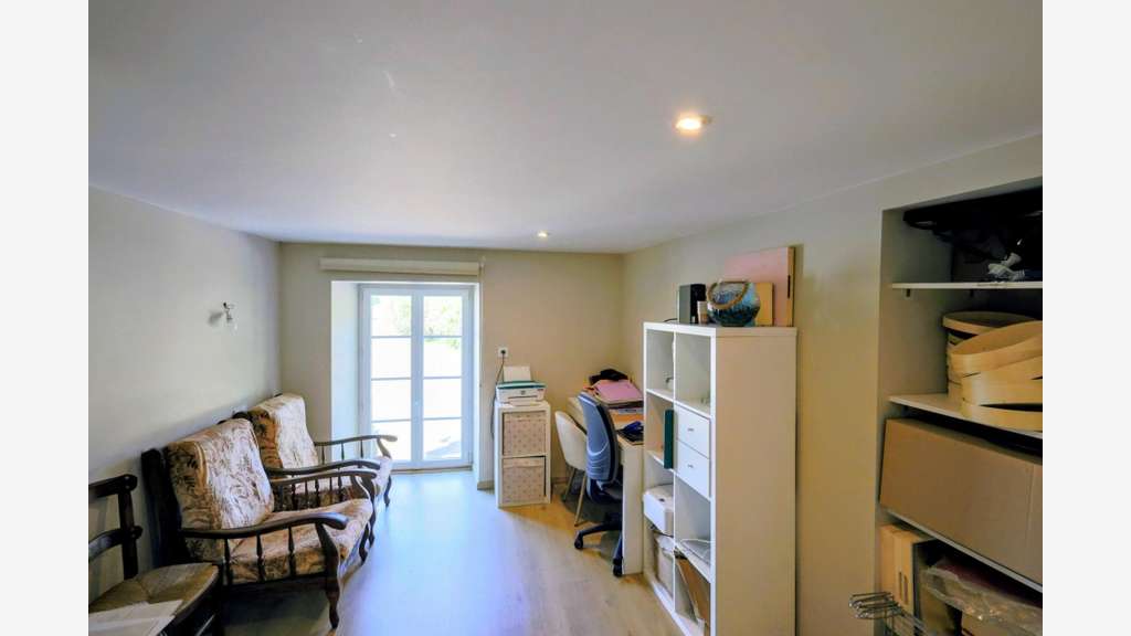 Local 31m², réserve, bureau, cave à Saint-Palais