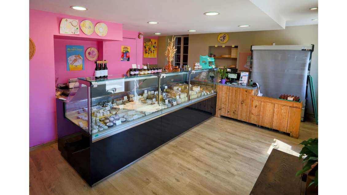 Local 31m², réserve, bureau, cave à Saint-Palais