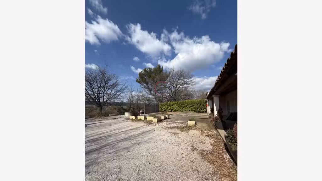 A VENDRE - OPPORTUNITÉ FONCIÈRE À FORT POTENTIEL -