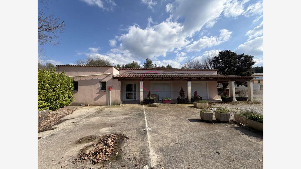 A VENDRE - OPPORTUNITÉ FONCIÈRE À FORT POTENTIEL -