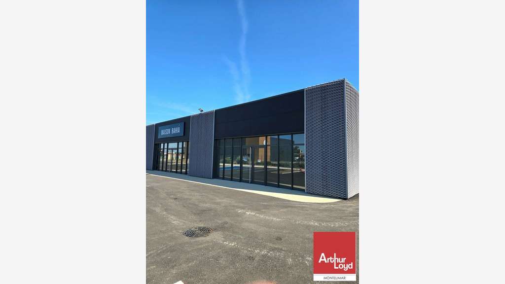 Local commercial neuf à Saint-Paul-Trois-Châteaux