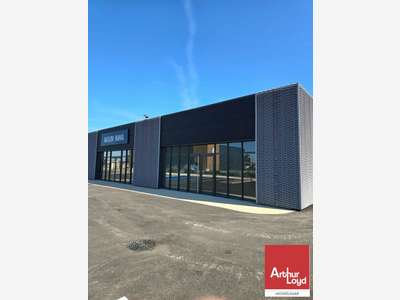 Local commercial neuf à Saint-Paul-Trois-Châteaux