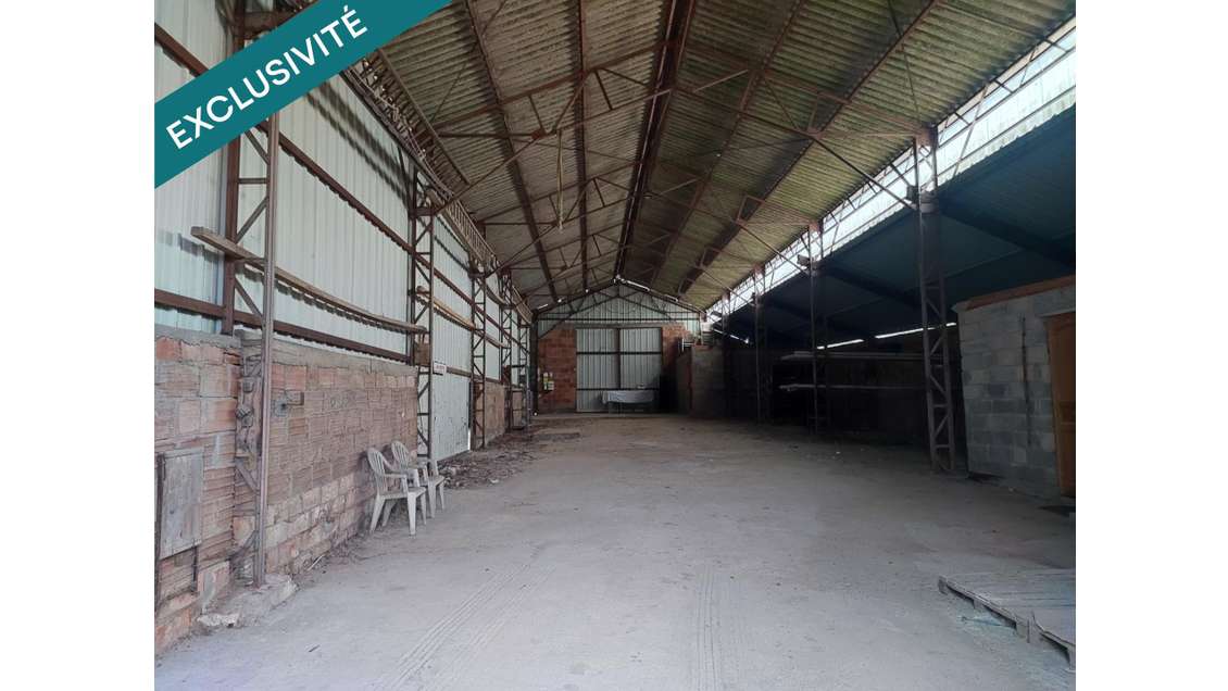 Entrepôt 373m² sur terrain constructible à St-Père