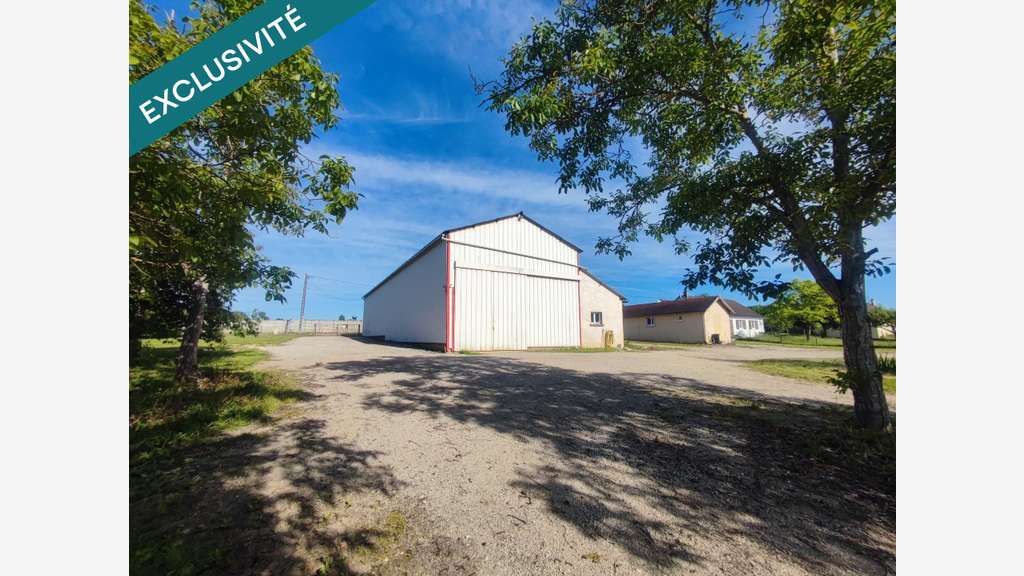 Entrepôt 373m² sur terrain constructible à St-Père