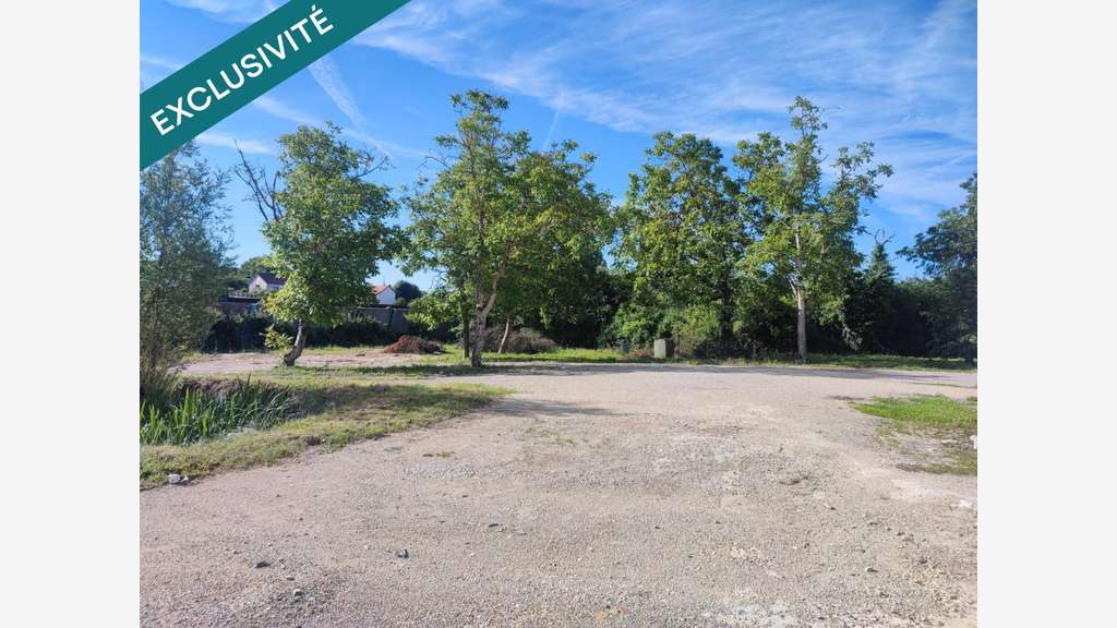 Entrepôt 373m² sur terrain constructible à St-Père