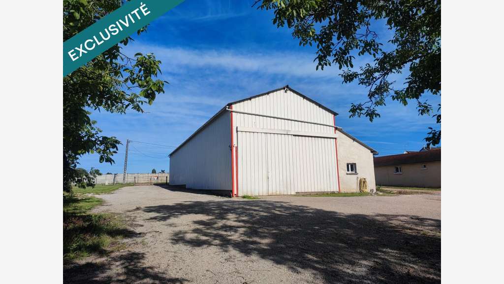 Entrepôt 373m² sur terrain constructible à St-Père