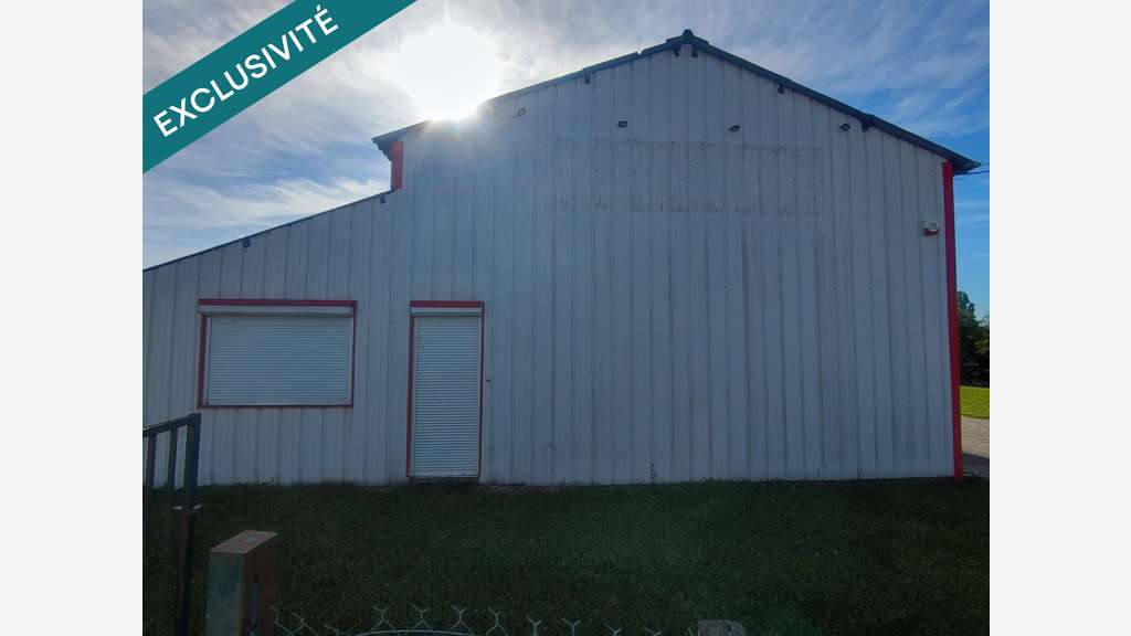 Entrepôt 373m² sur terrain constructible à St-Père