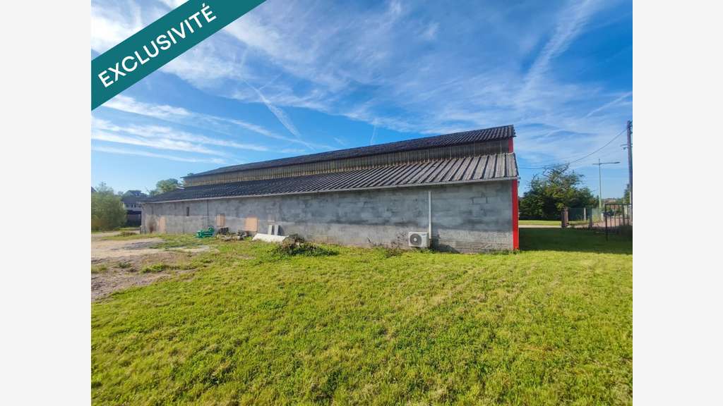 Entrepôt 373m² sur terrain constructible à St-Père