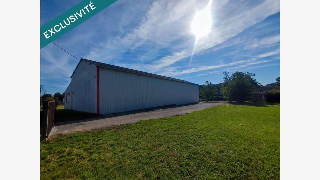 Entrepôt 373m² sur terrain constructible à St-Père