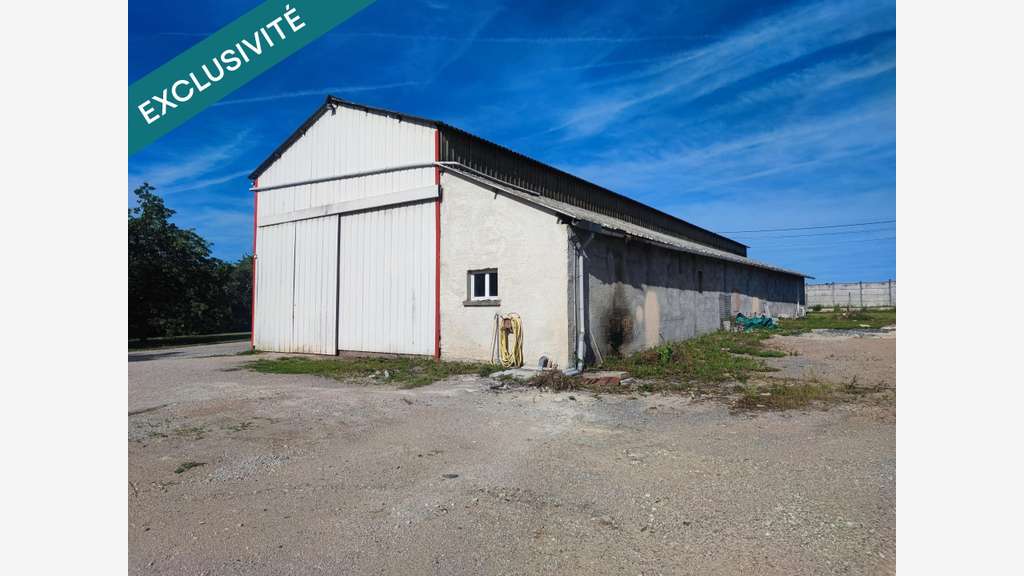 Entrepôt 373m² sur terrain constructible à St-Père