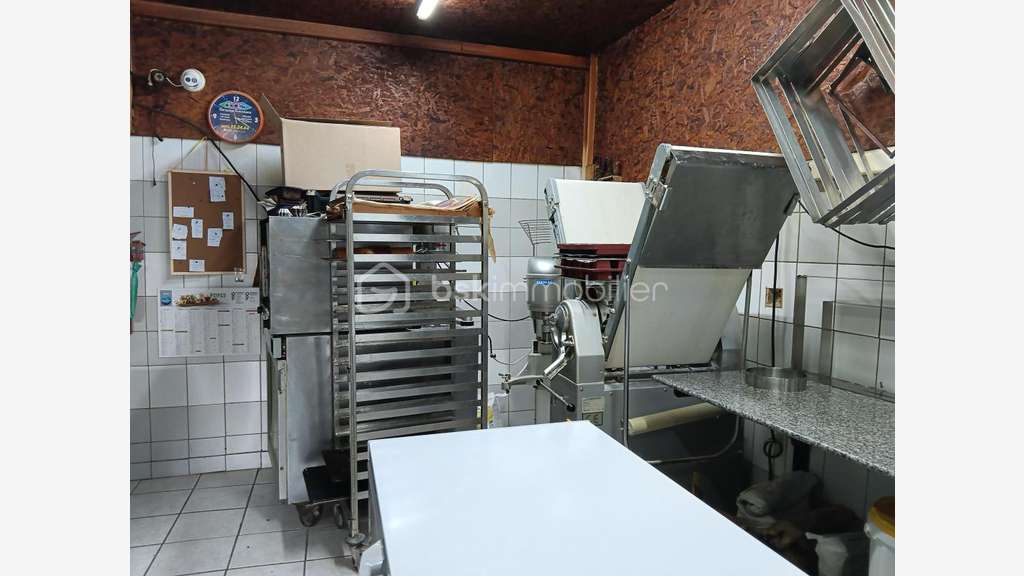 AV local commercial 100m² avec terrasse St Pierre