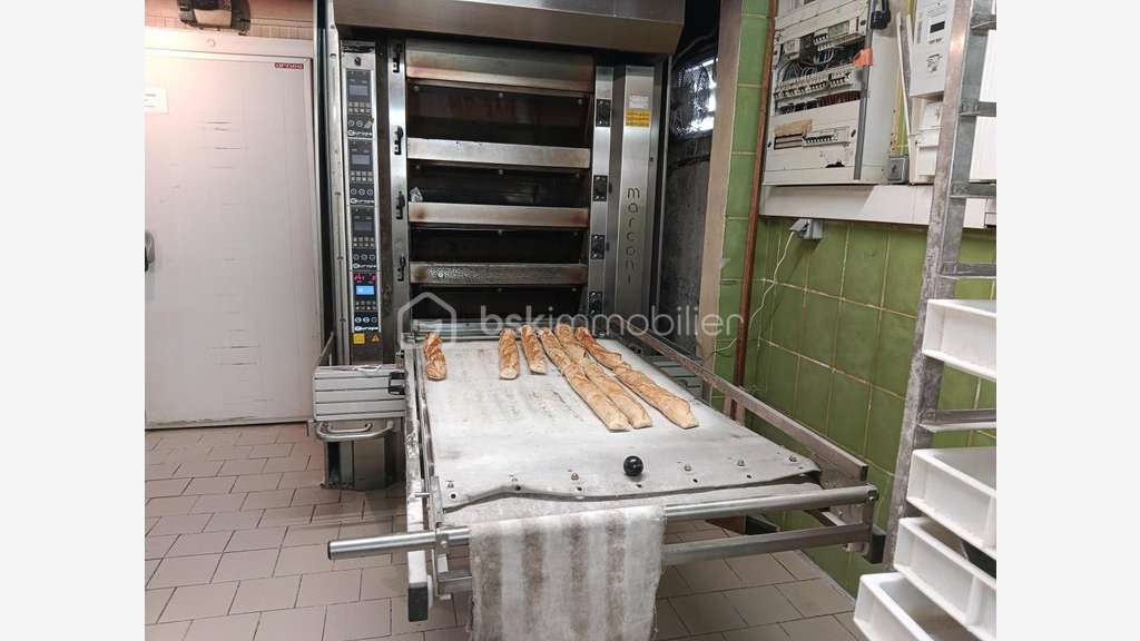 AV local commercial 100m² avec terrasse St Pierre