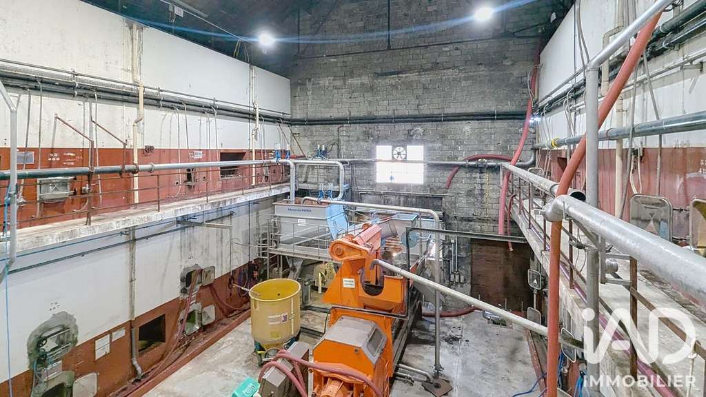 Vente local commercial 1000m² à Saint-Pons-la-Calm