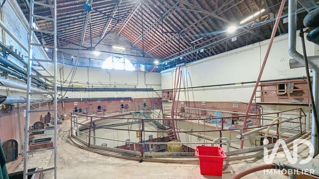 Vente local commercial 1000m² à Saint-Pons-la-Calm