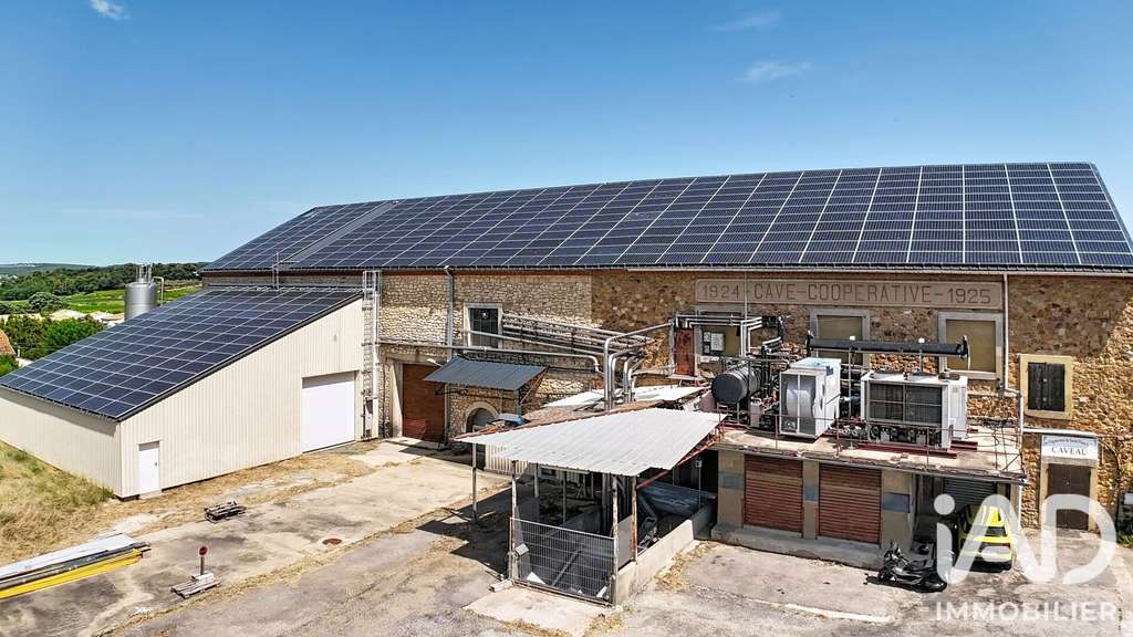 Vente local commercial 1000m² à Saint-Pons-la-Calm