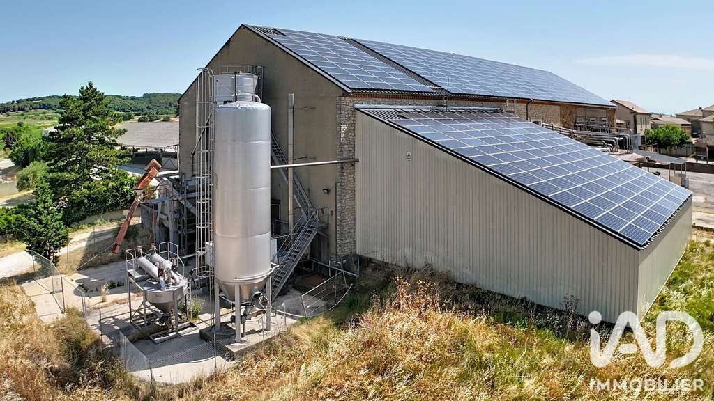 Vente local commercial 1000m² à Saint-Pons-la-Calm
