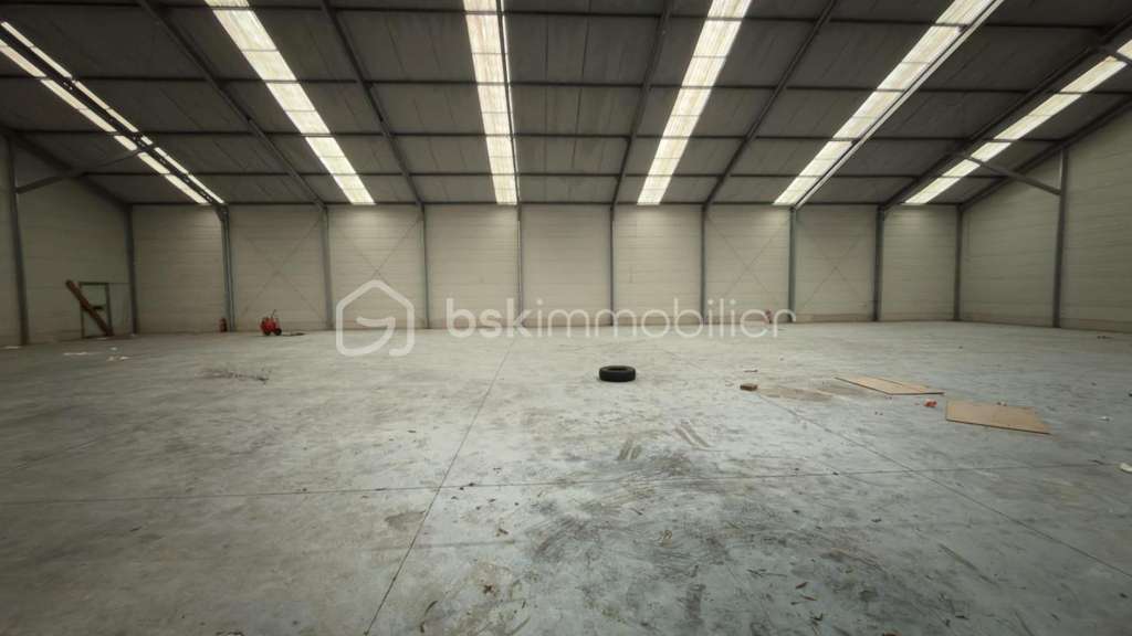 Local d'activité 1500m² sur 6000m² à Saint-Quentin