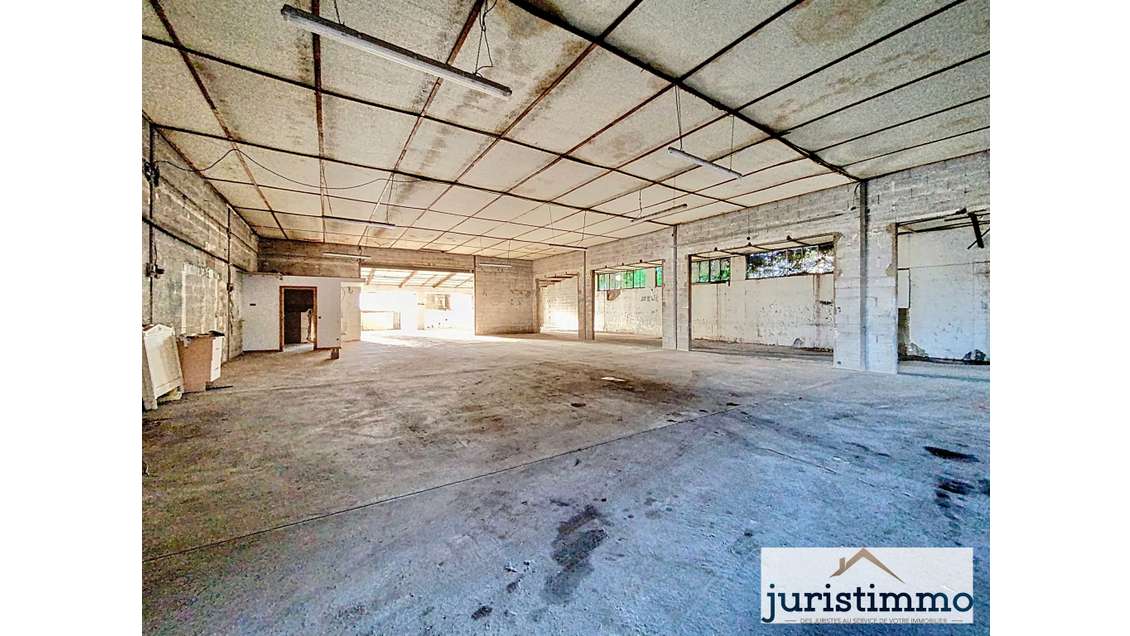 Vente entrepôt 800m² à Saint Saturnin les Avignon