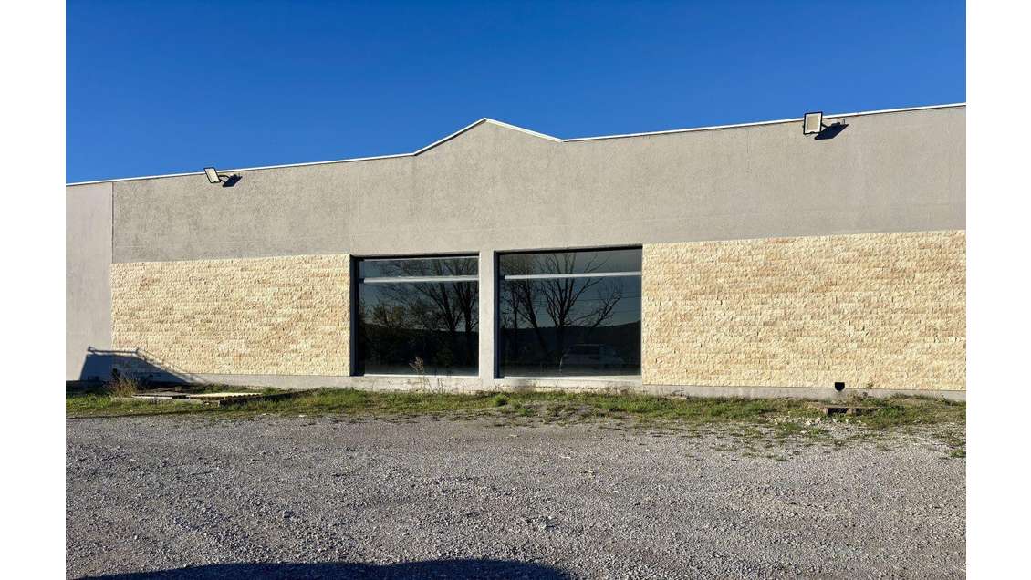 Vente local 230m² axe très fréquenté à St-Sernin