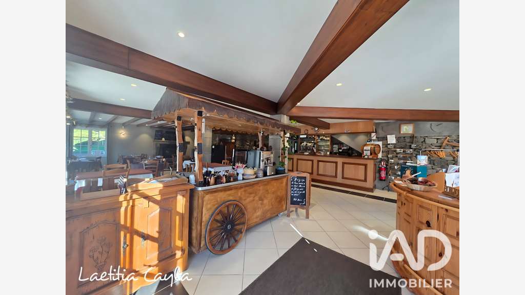 Local commercial à Saint-Victor-la-Rivière