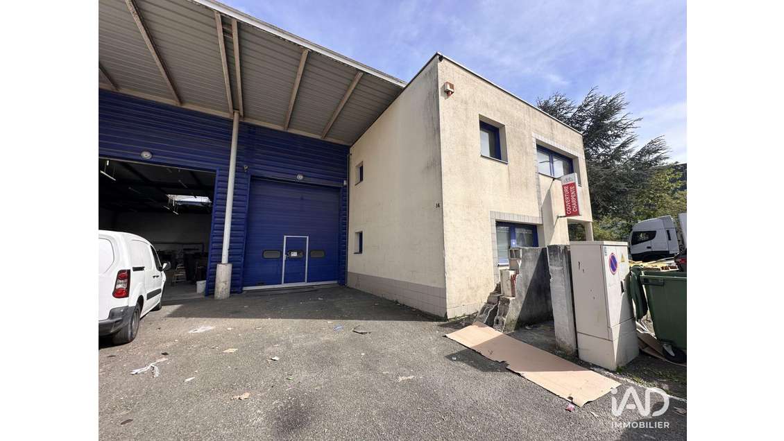 A louer local d'activité 380m² à Sainte-Geneviève
