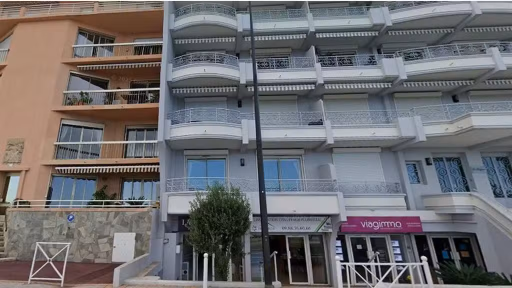 A vendre local 95m² à Ste-Maxime en front de mer