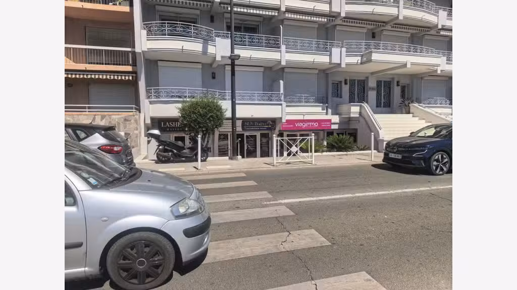 A vendre local 95m² à Ste-Maxime en front de mer