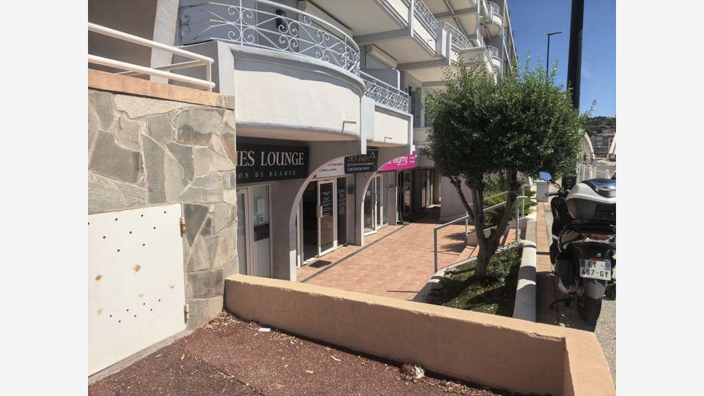 A vendre local 95m² à Ste-Maxime en front de mer