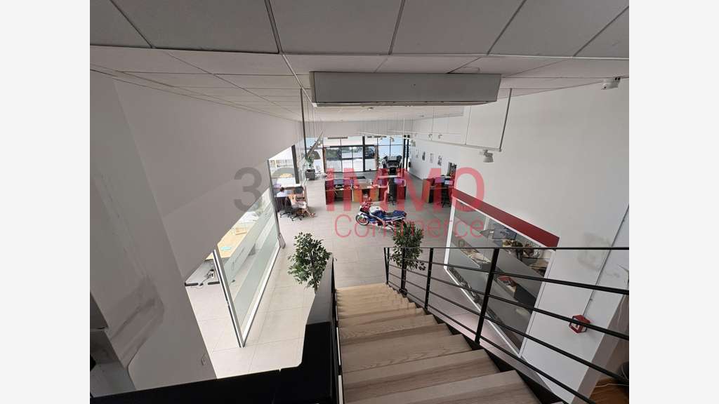 Vente local commercial loué de 2490m² à Saintes